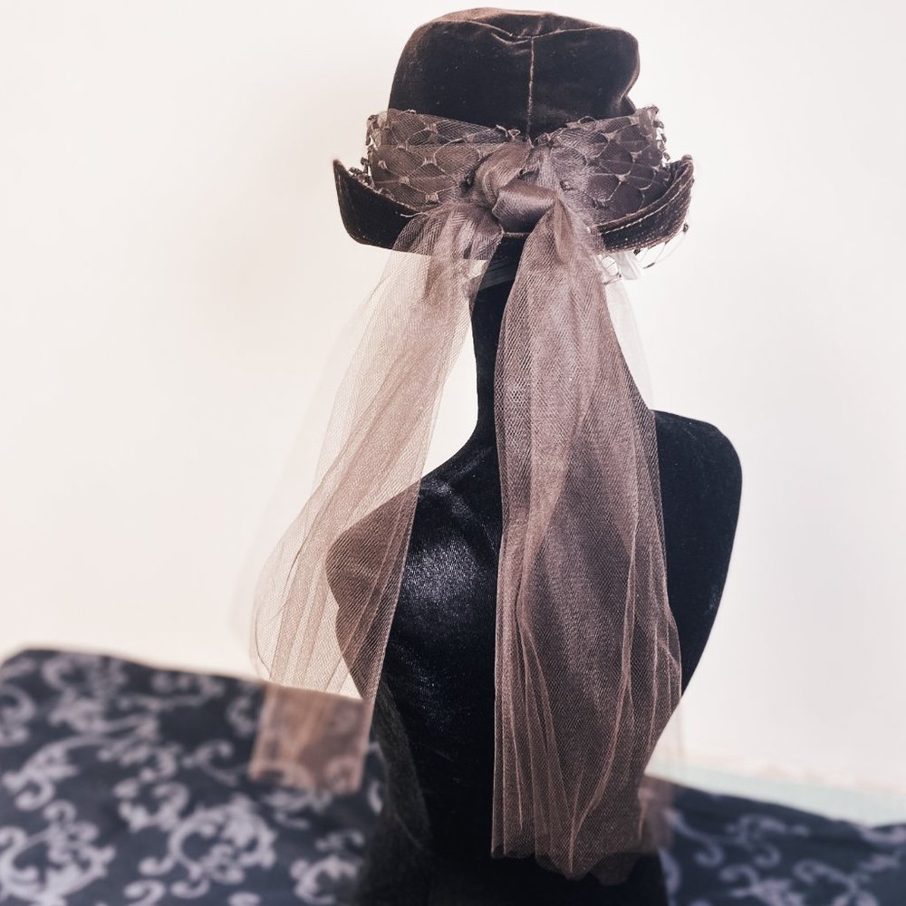 Lord & Taylor Victorian VTG 1940s Steampunk Style Velvet Lace Net Riding Top Hat - Picture 7 of 15